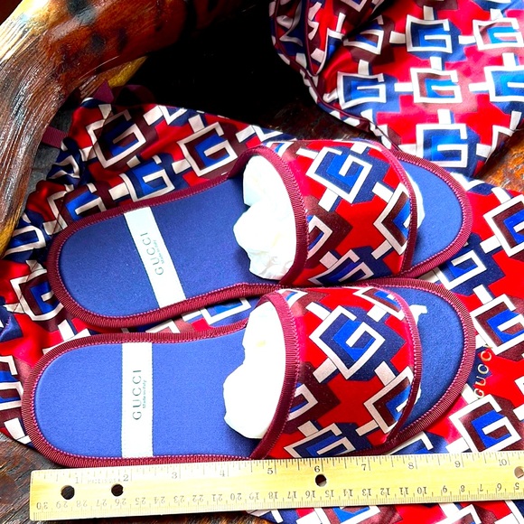 Gucci Geometric G Travel Slippers w/bag and Neck Pillow w/bag Like NEW Authentic - Picture 10 of 16